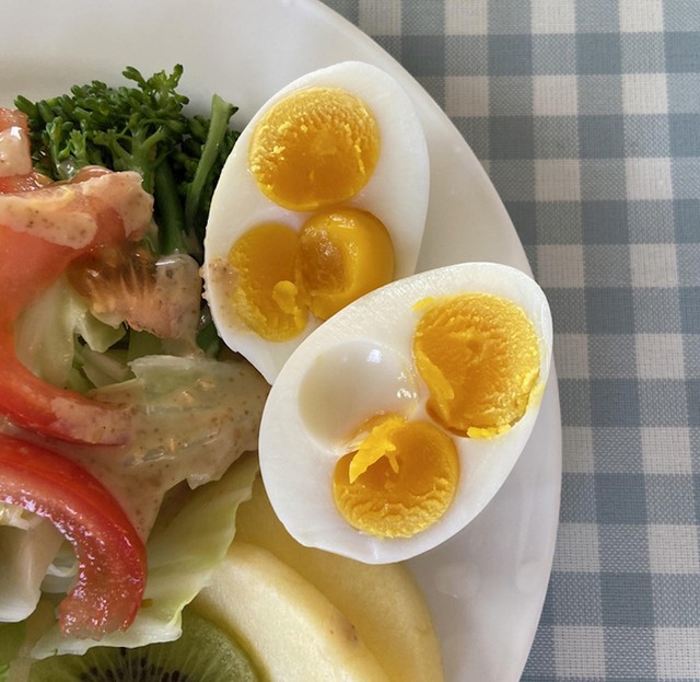 1. Jaje s trostrukim žumanjkom