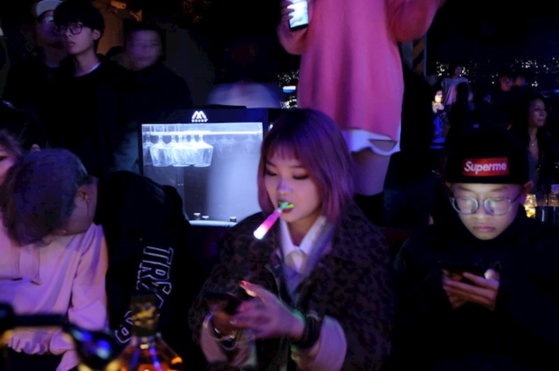 18. Svijetleći predmeti u ustima su hit za vrijeme partijanja.