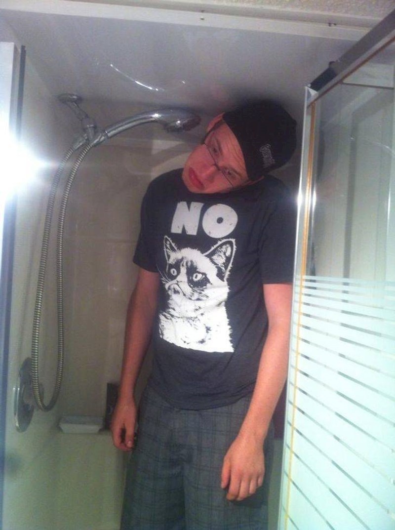 2. Tuširanje u većini tuševa nije baš praktično