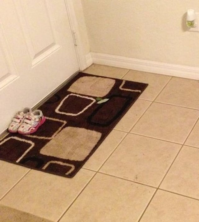 9. "Rekla sam kćerki da ostavi svoje cipelice pred vratima"