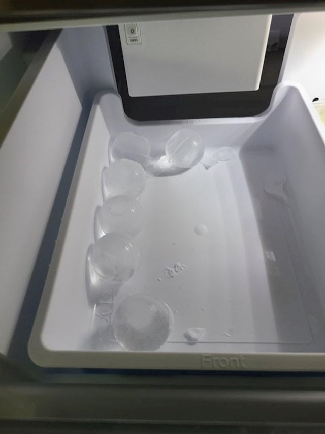 Moj ledomat preferira proizvoditi krugove leda, umjesto kockica.