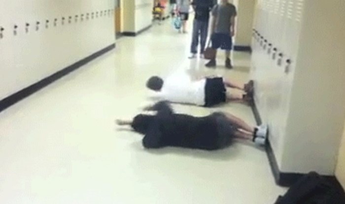 Pronašli su stvarno neobičan način zabave u školskom hodniku
