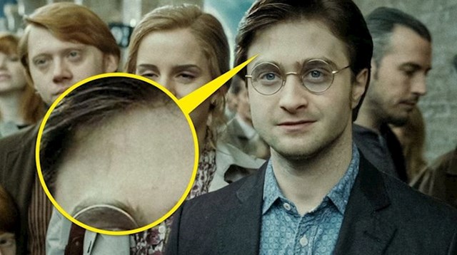 7. U završnom kadru filma Harryjev ožiljak je jedva vidljiv. To je referenca na posljednju liniju romana: “Ožiljak Harryja nije zabolio 19 godina. Sve je bilo dobro."