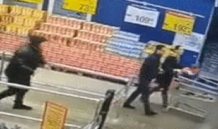 Nadzorna kamera u supermarketu snimila je fail smotanog kupca na izlazu