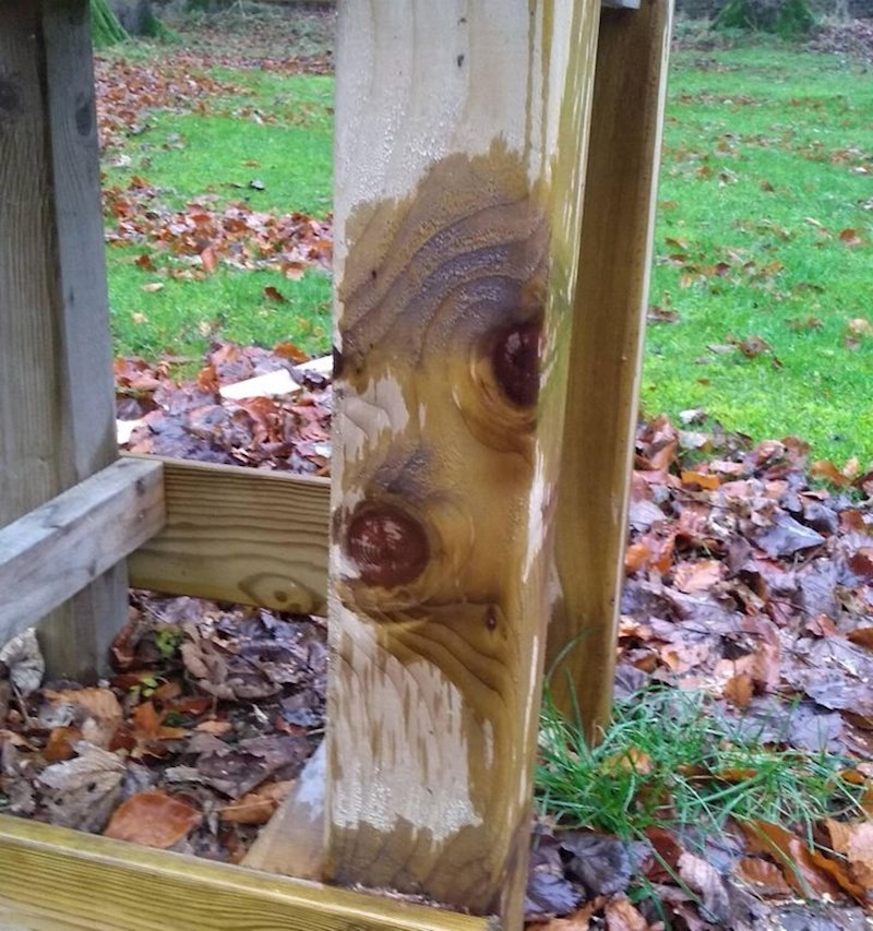 7. Kišnica se slijevala niz drvenu gredu i formirala ovaj neobičan oblik