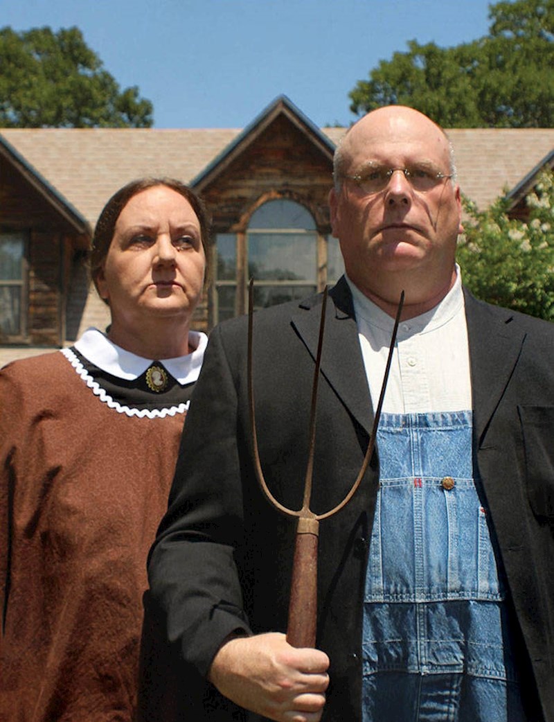 8. "Moji starci bili su rastavljeni preko 25 godina. Nedavno su se ponovno povezali, kupili farmu u Texasu i vjenčali se. Ovo je njihov vjenčani portret."