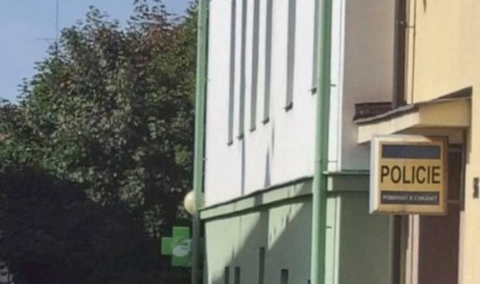 Prizor iz Češke postao je hit na Fejsu, morate vidjeti što tamošnja policija vozi na krovu auta