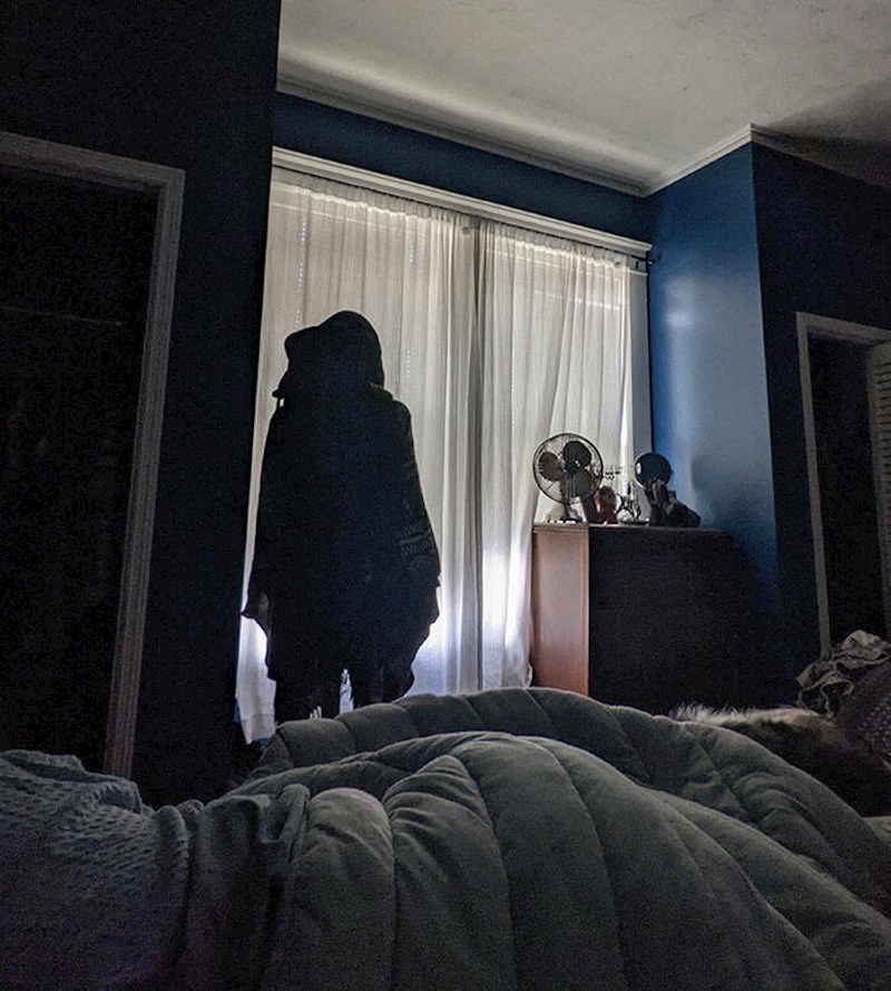 15. Moja je žena premjestila stalak za kapute