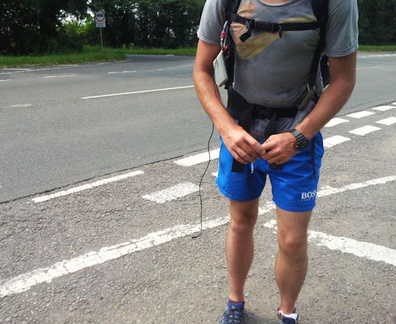 7. Zamolio je nepoznatog čovjeka da ga fotka nakon planinarenja