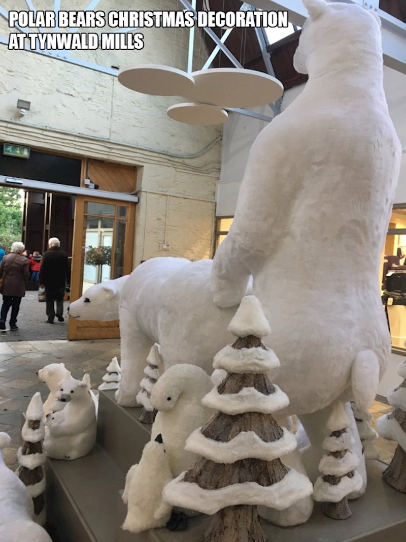 1. Božićni ukrasi u jednoj američkoj robnoj kući 😳