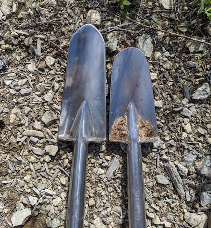 18."Posadio sam toliko stabala s ovom lopatom da se smanjila za nekoliko centimetara."