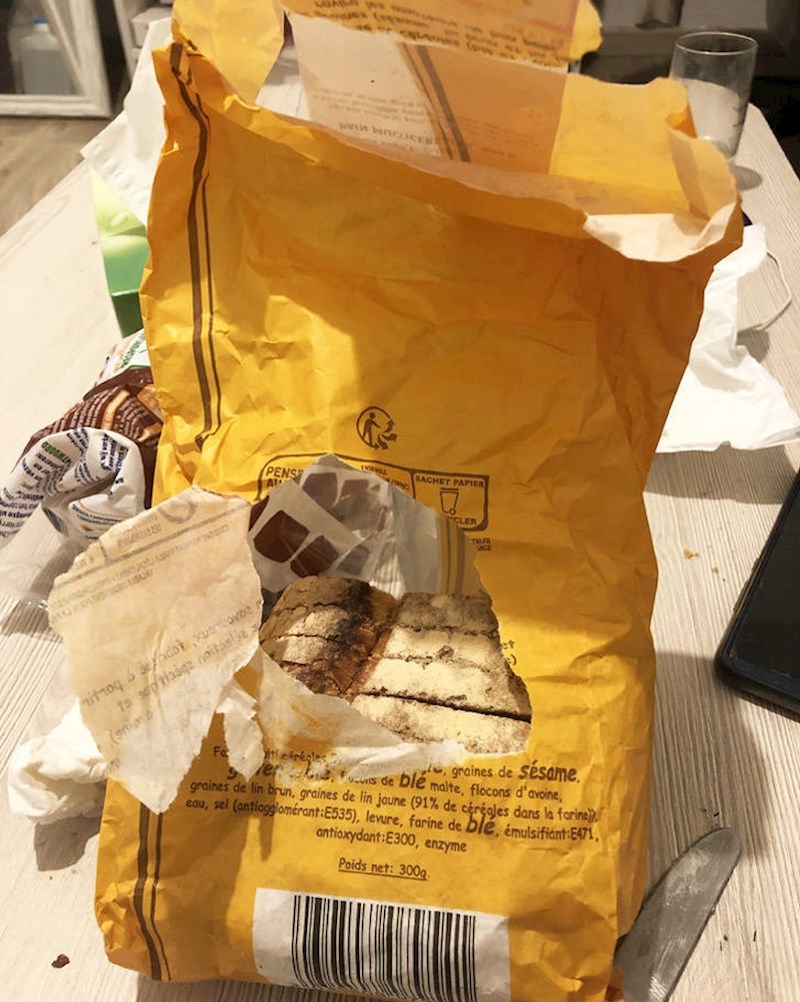 "Moja cura ovako otvara kruh."