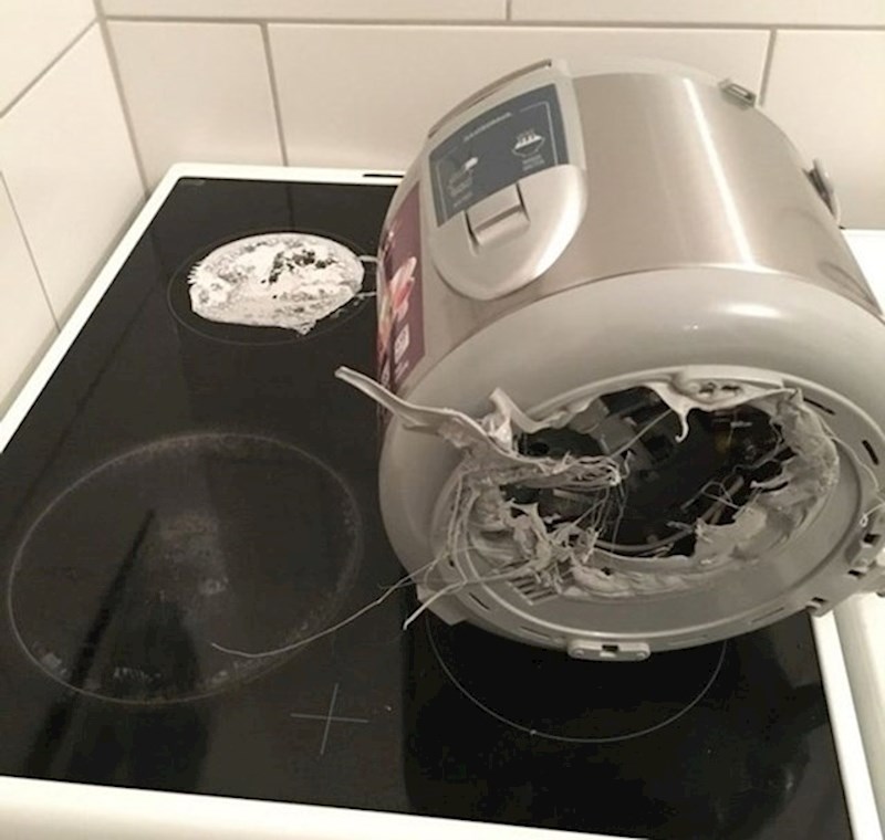 12. Moja mama, čini se, baš i ne zna koristiti kuhalo za rižu