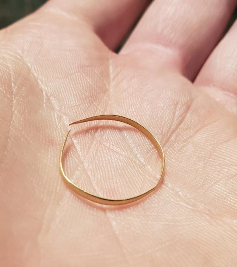 1. "Prsten moga djeda. Nikad ga nije skinuo, nosio ga je i kad je preminuo."