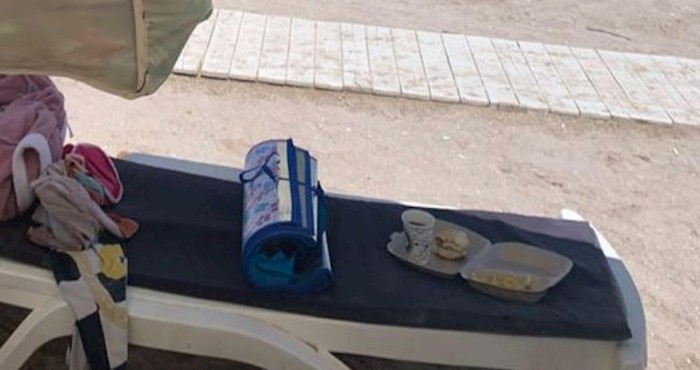 Prizor s plaže u Rumunjskoj obišao je svijet, nećete vjerovati što je netko objesio za suncobran