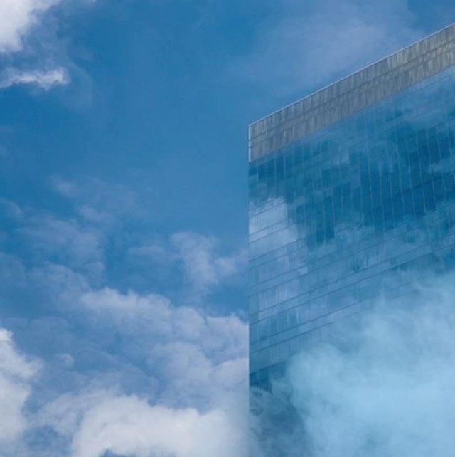 9. Oblaci i njihova refleksija na zgradi