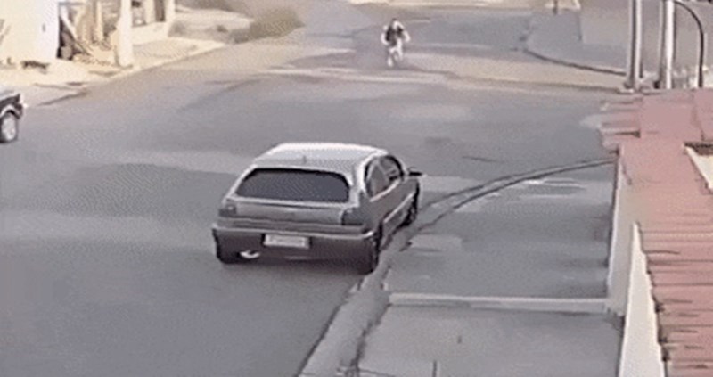 Nesretni biciklist nije očekivao da će mu se dogoditi ovakva nezgoda