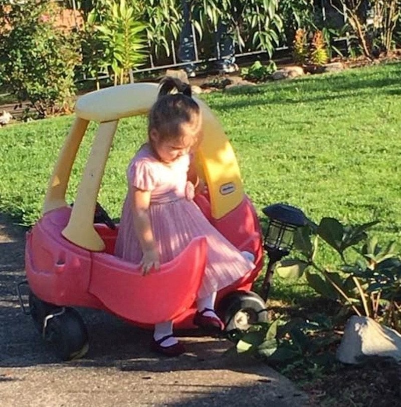 14. Udarila je u solarnu svjetiljku, izašla iz vozila i - pobjegla.