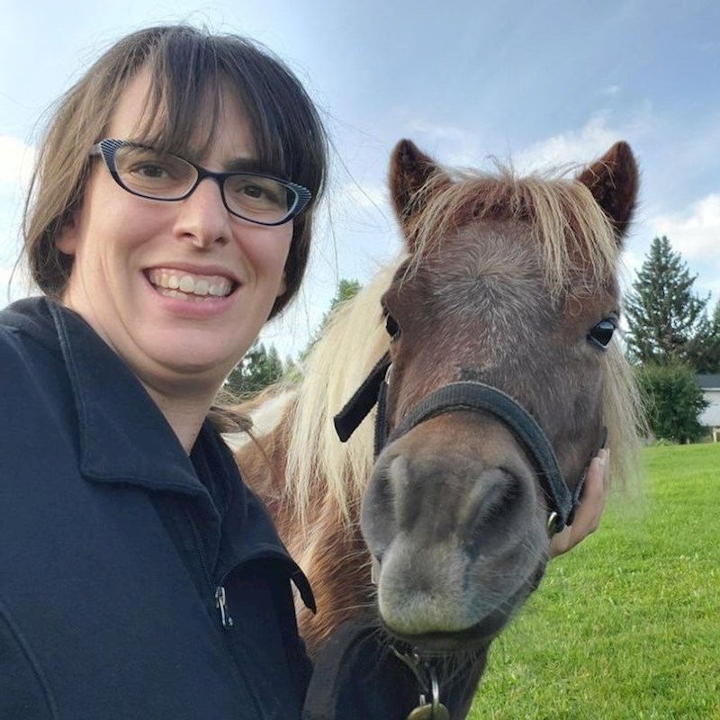 Nakon 36 godina tata joj je konačno poklonio ponija.