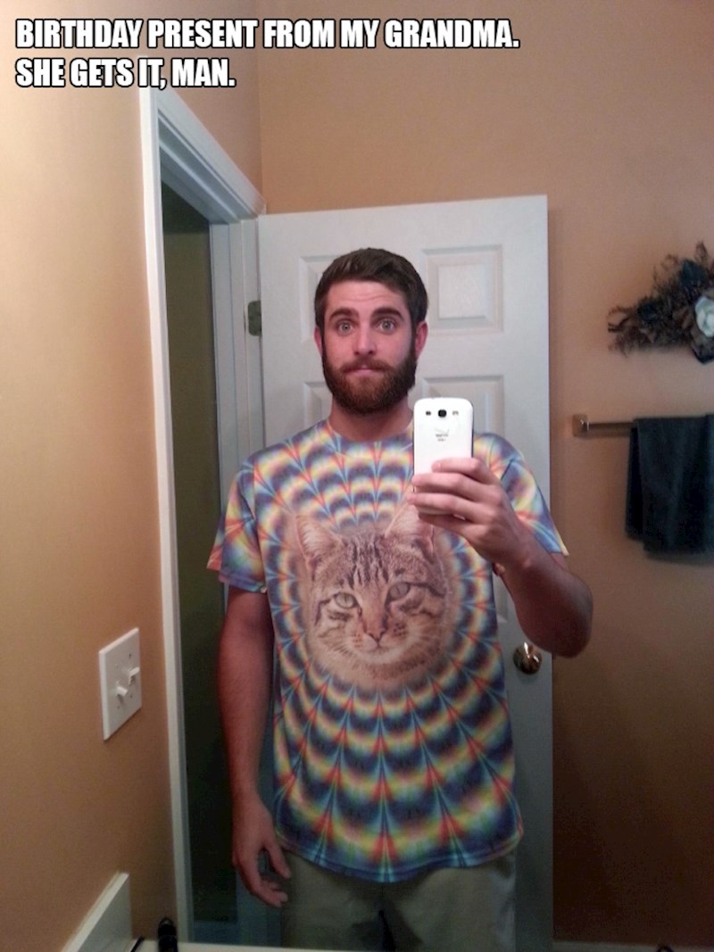 6. Baka mi je poklonila ovu majicu za rođendan. Ona sve kuži, čovječe.