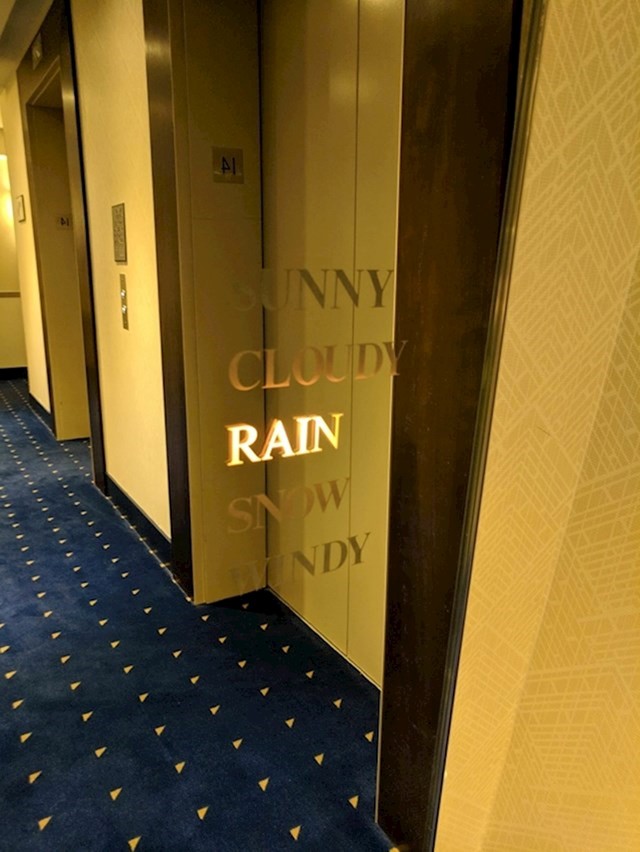 Ogledalo u hotelu kaže da će danas padati kiša.
