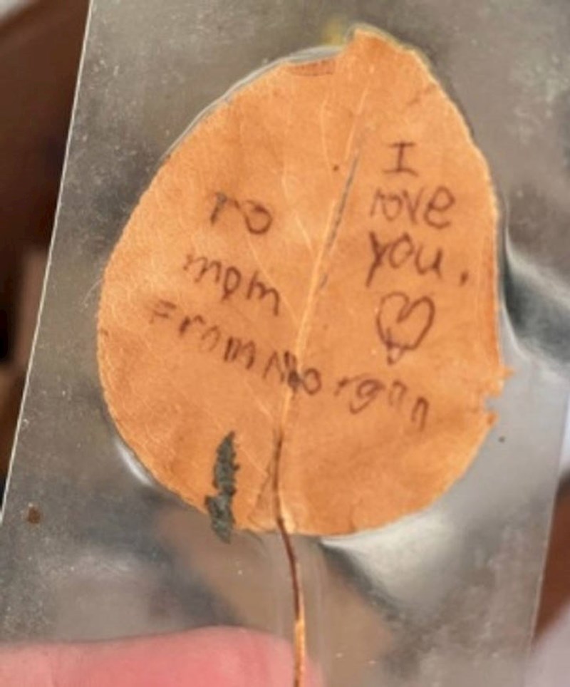 6. "List koji mi je kći poklonila dok je bila mala."