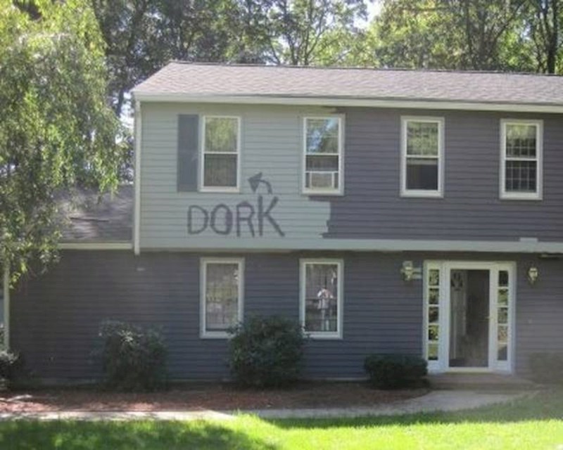 "Tata je farbao kuću dok me nije bilo. Pogodite gdje je moja soba."