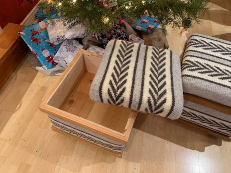 17. Poklon jednog brižnog i spretnog muža svojoj supruzi koja se požalila da nema gdje odlagati stvari.