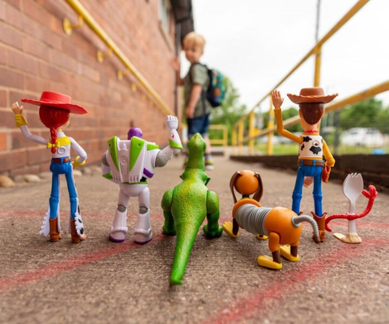 7. Tata je odlučio ohrabriti svojeg sina prije prvog dana škole i priredio mu ovo preslatko iznenađenje