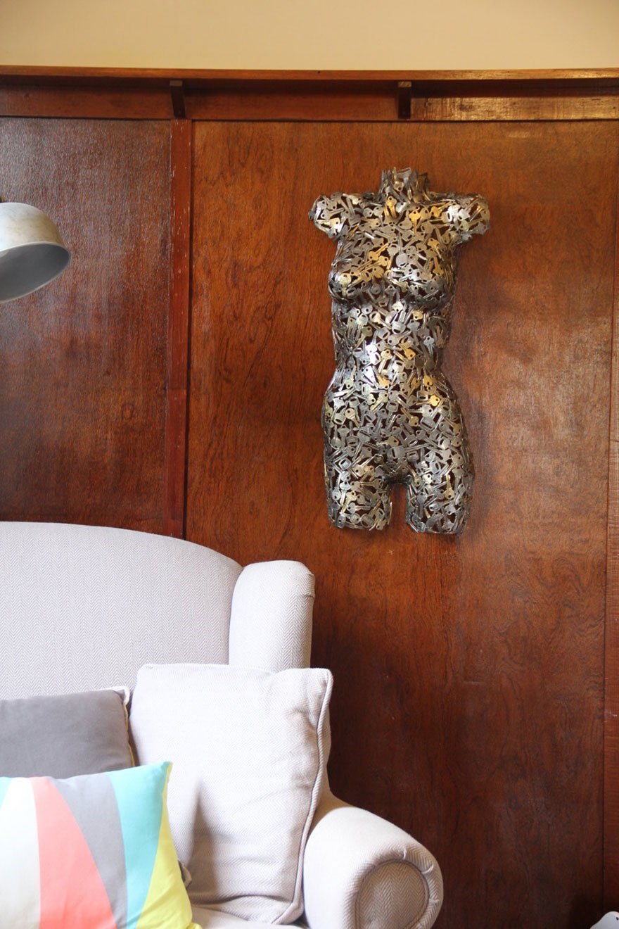 Umjetnost od starih ključeva i novčića