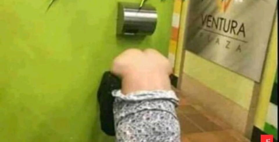 Evo za što točno služi ono na izlazu iz javnog WC-a