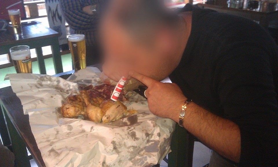 Ponosno je objavio sliku na kojoj šmrče koku