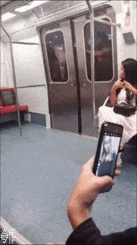 Ono kad penzići ulaze u tramvaj