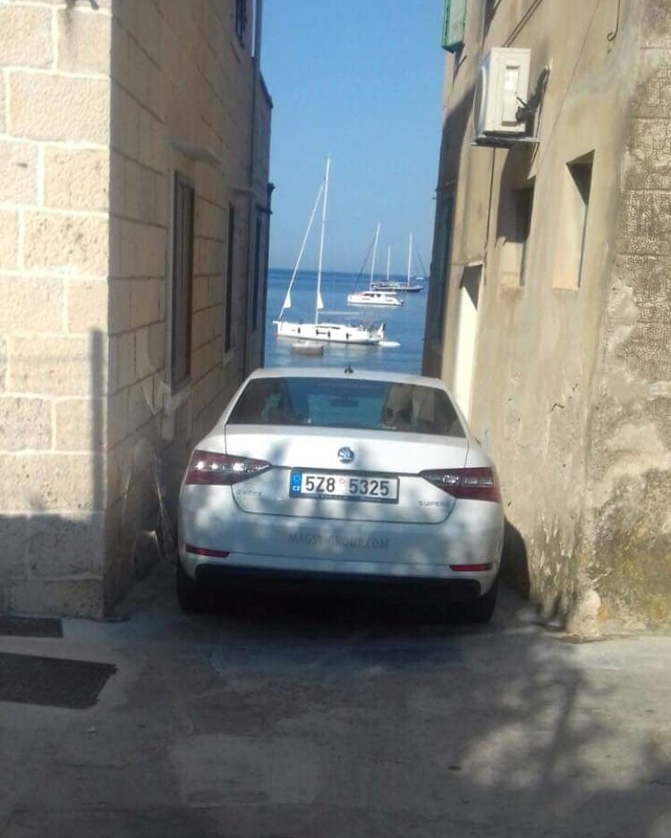 Parking s pogledom na more