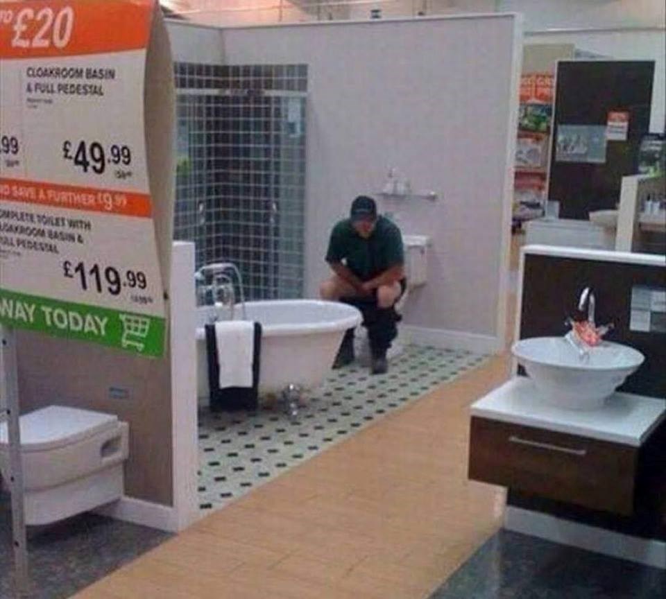 Seronja isprobava proizvod prije kupnje