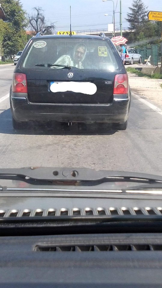 Baka se vozi taksijem