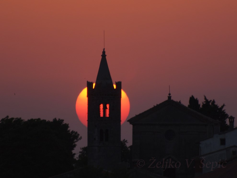 Posljednji dnevni pozdrav Sunca njmanjem gradu na svijetu