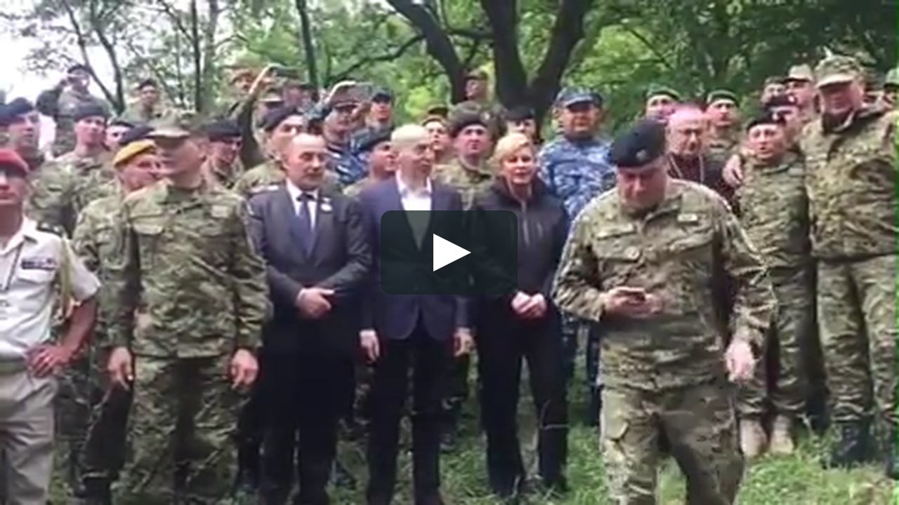 show u Lourdesu, kad ne moze u Mariboru....