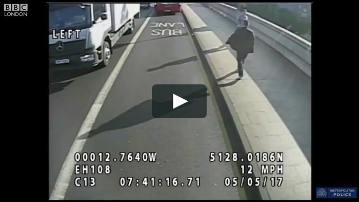 jogger push woman....nije mu neka fora....