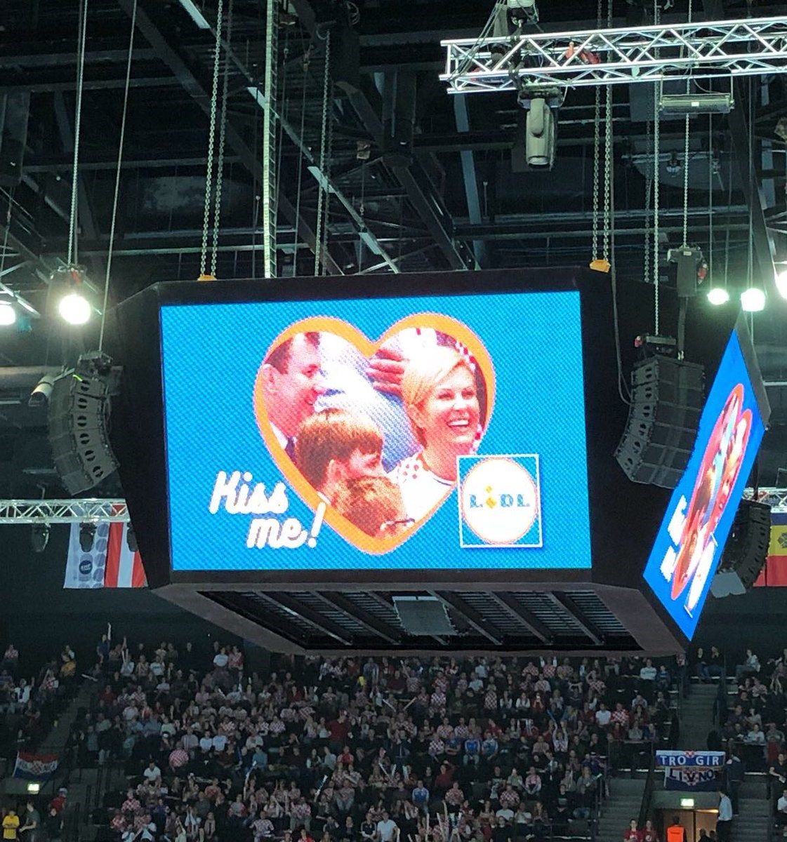 kiss cam...:)))....