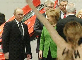 GIF: Legendardni Putin kraljevski reagirao na sise!