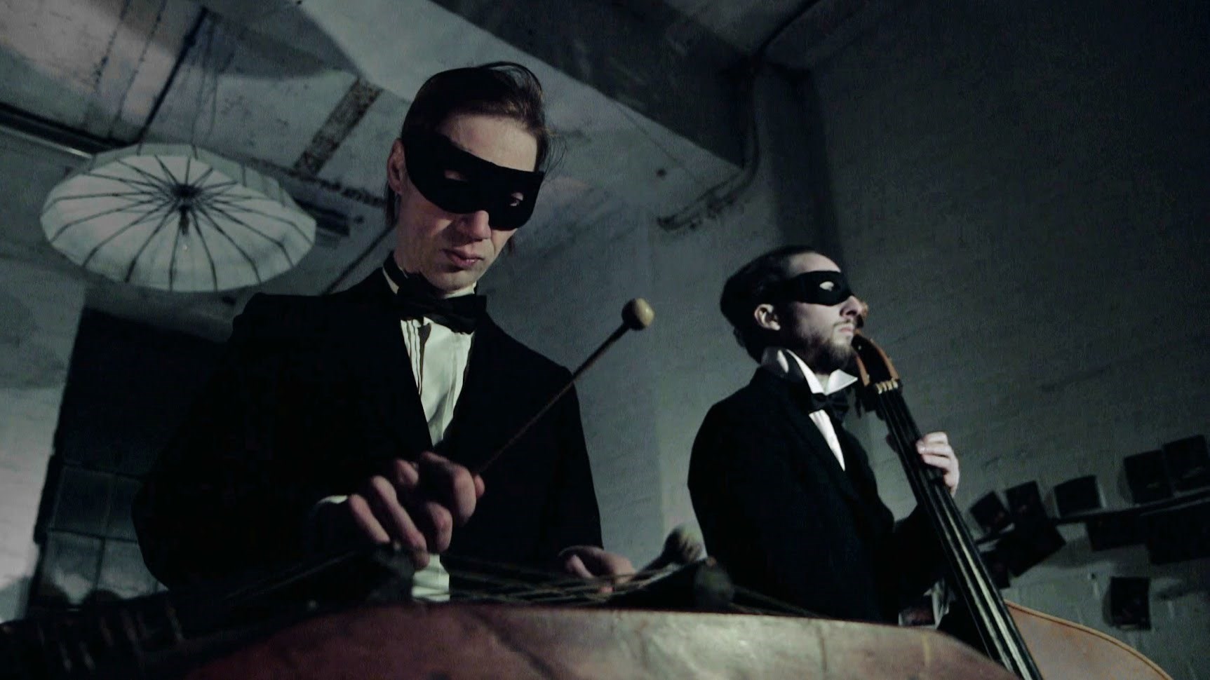 Orkestra Obsolete play Blue Monday using 1930s instruments 