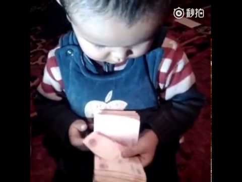 NEMOGUĆE: Klinjo broji pare brže od stroja!