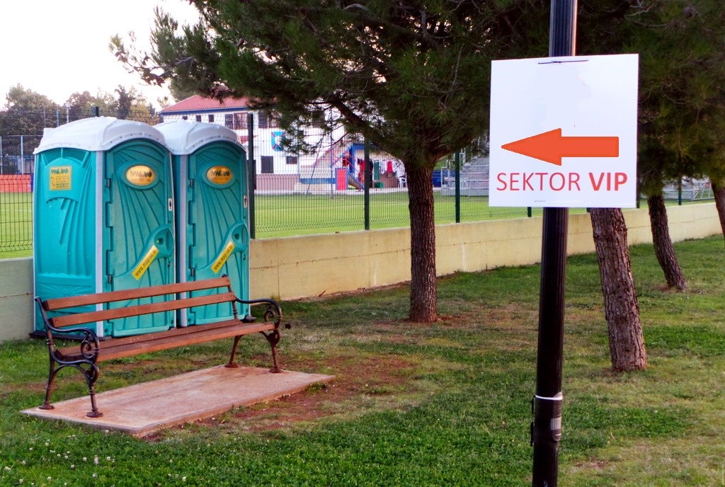 Pravo mjesto za Cro VIP seronje!!!