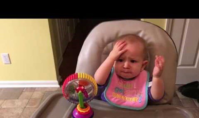 Beba po prvi puta kuša brokulu - pogledajte njezinu reakciju