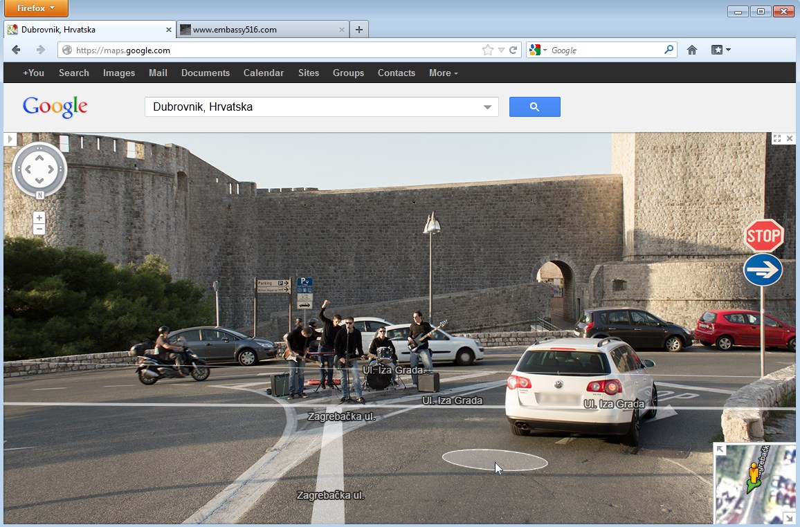 Bend Embassy 516 nasred ceste čekao da ih snimi Google