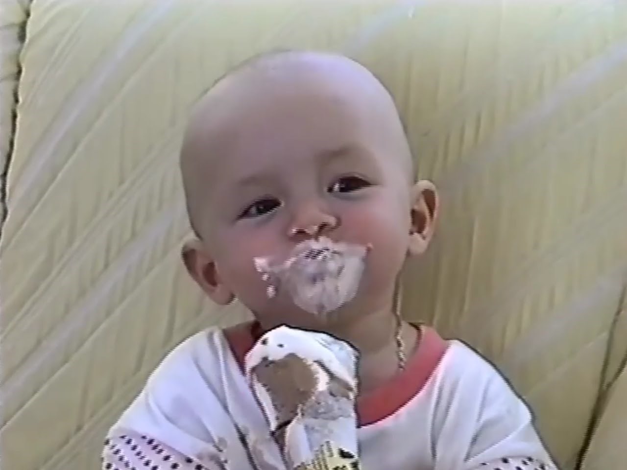 Baby versucht Eis zu essen - funny baby eating ice cream