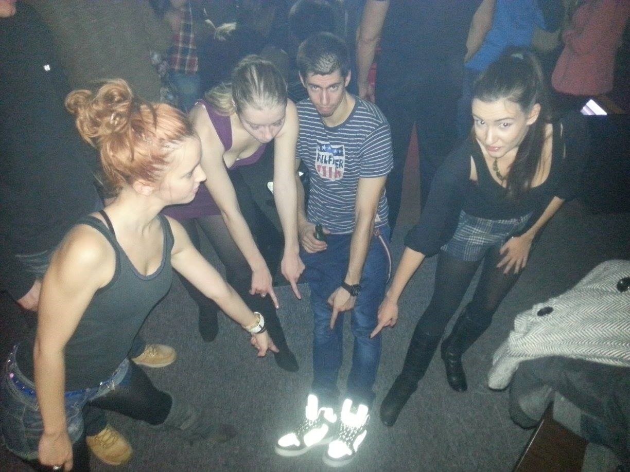 Svjetleće Dorothy tenisice nas vode na Knockout Snow Festiva