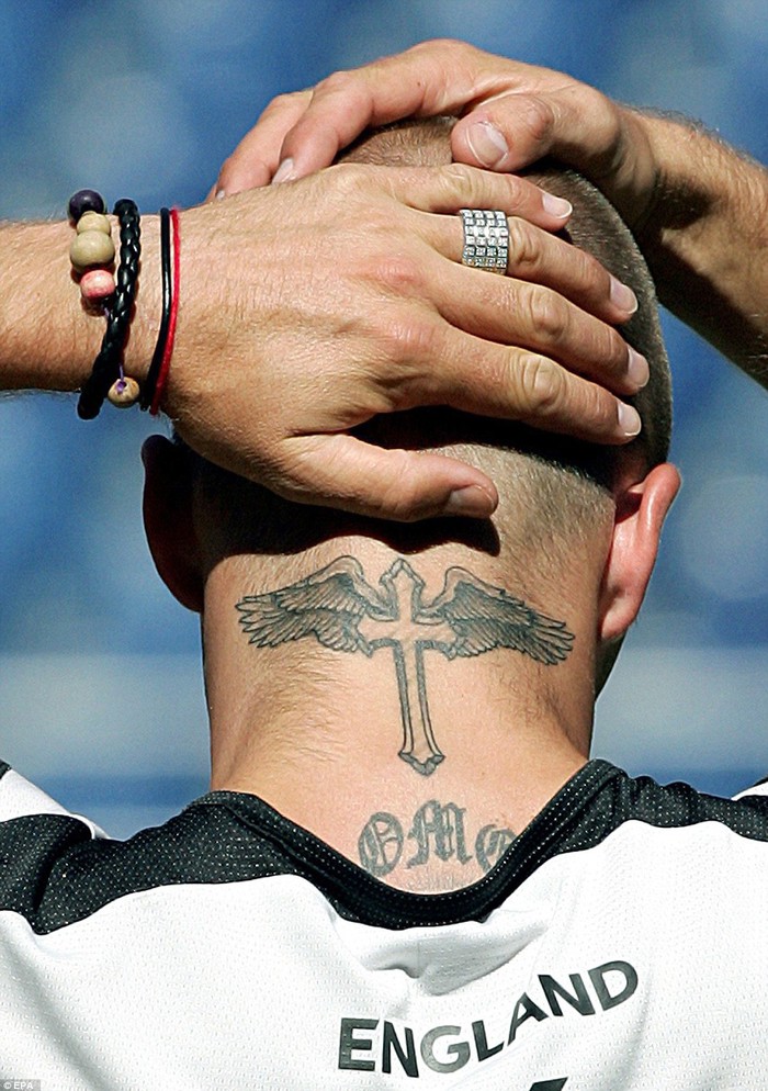 0010F70D1000044C-3185158-Sign_of_the_cross_Another_religious_emblem_came_in_2004_when_he_-a-99_1438731322063.jpg