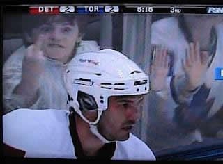 Nekad su klinci na tekmi razdragano mahali zastavicama...